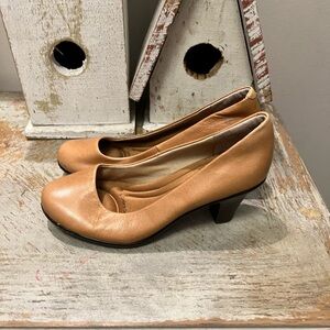 Sofft Womens 6 Tan Velma Pumps